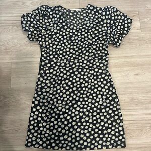 Ellison medium fitted dress with pocket flower print puffy sleeves daisys
